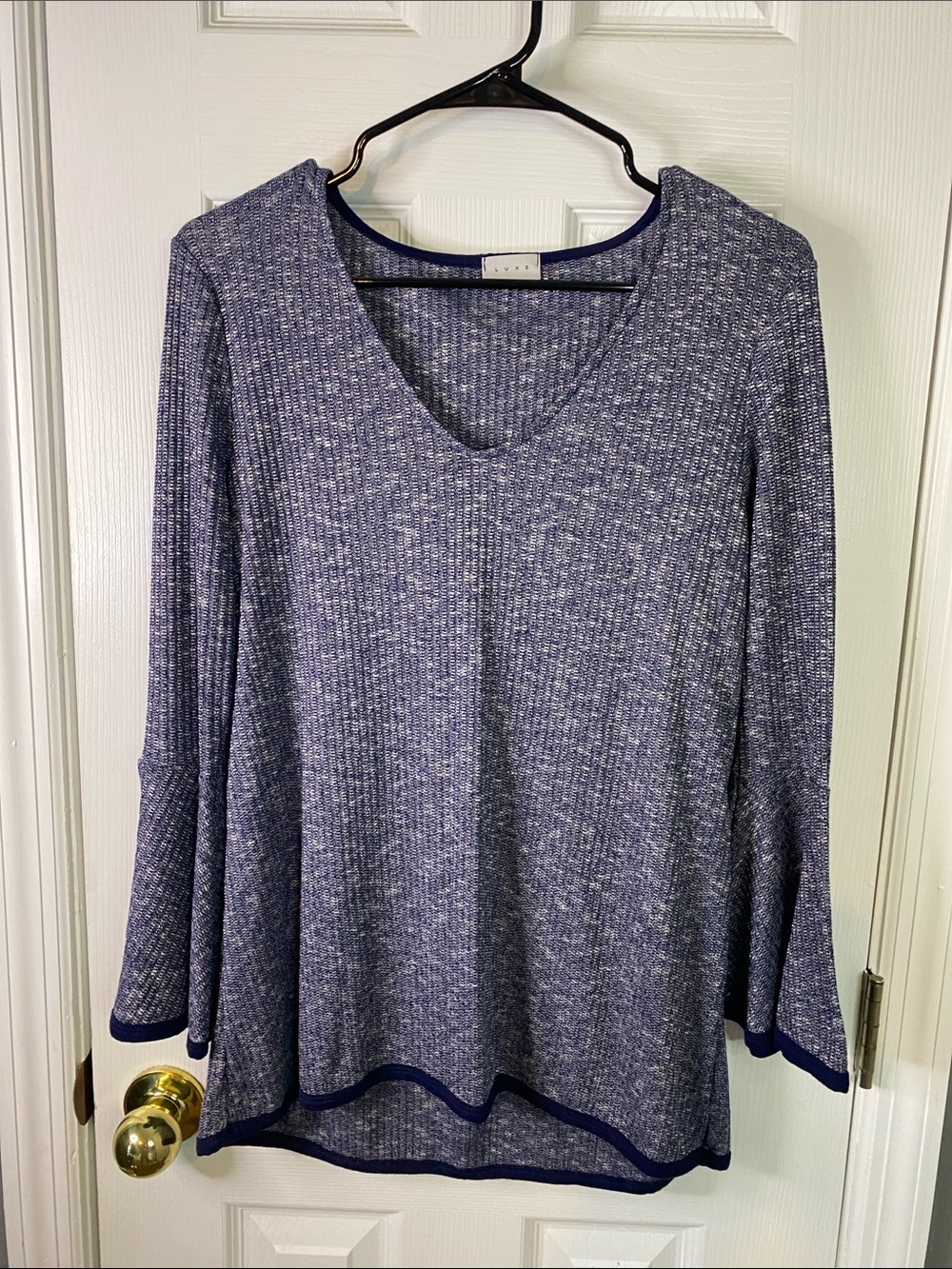 Luxe Heathered Navy V-Neck Long Sleeve Top Size Small.